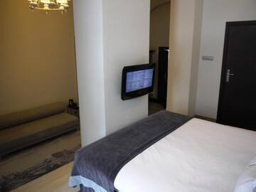 Фото номера Полулюкс Отель Hotel Krasicki г. Лидзбарк-Варминьски 5