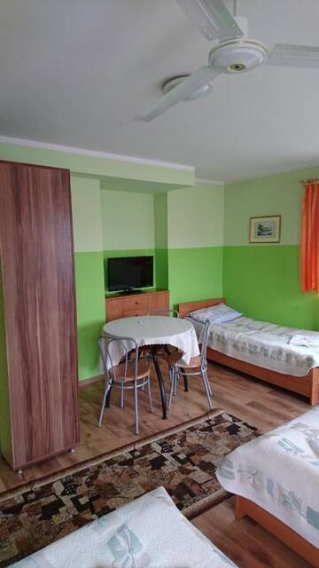 Фото номера Четырехместный номер Отель Hotelik WARMIA -Pensjonat, Hostel г. Лидзбарк-Варминьски 2